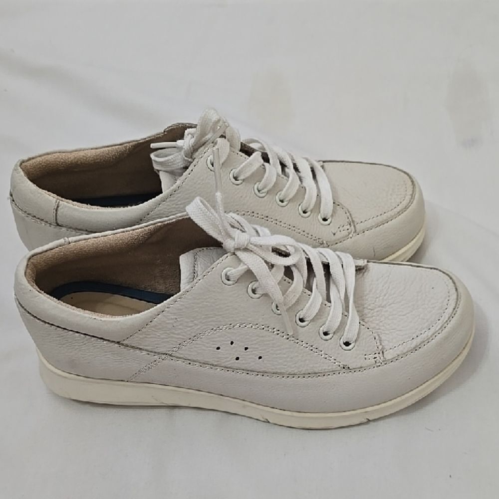 HUSH PUPPIES, White Leather Casual Shoes 7.5‎
